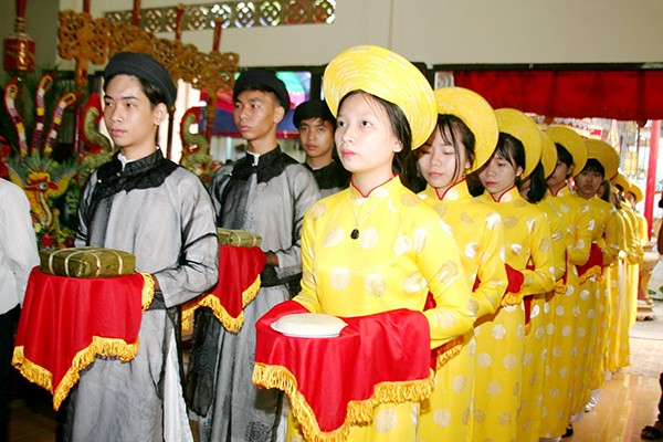 Cac le vat dang cung trong ngay gio to