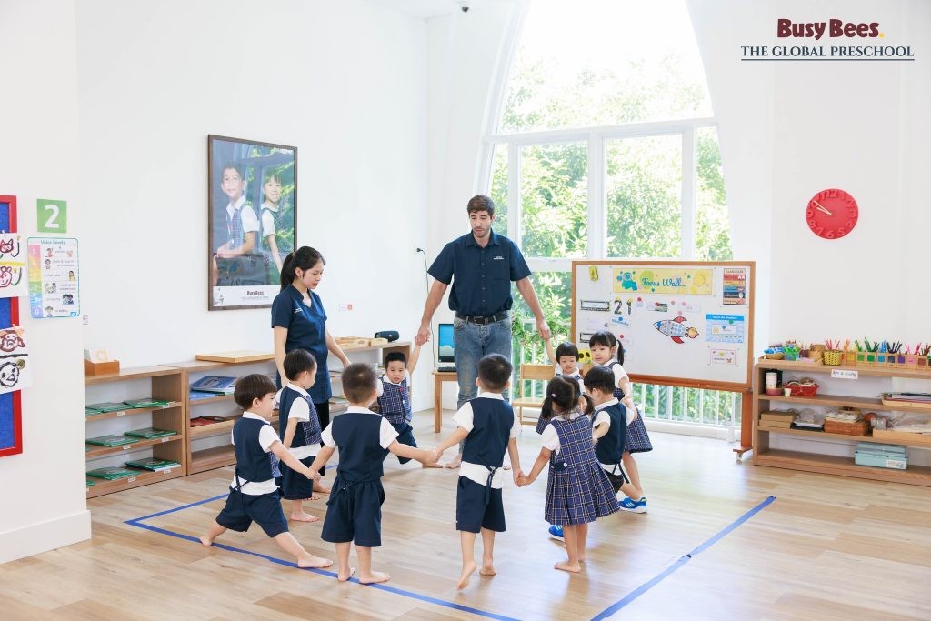 Giáo dục lấy trẻ làm trung tâm khuyến khích trẻ tự khám phá và học hỏi