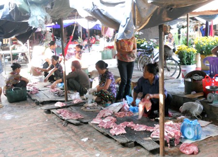 Mất vệ sinh an toàn thực phẩm là tình trạng phổ biến tại các chợ