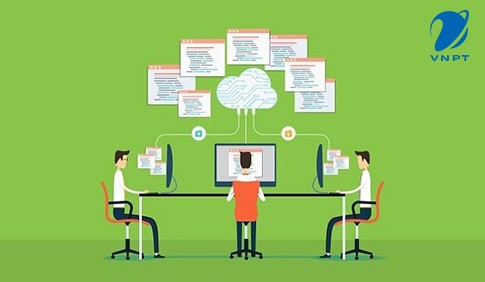 Mọi người làm việc với hệ thống điện toán đám mây